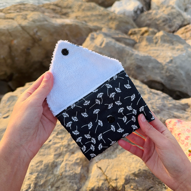 Pochette savon fleur noir