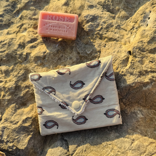 Pochette savon motif beige