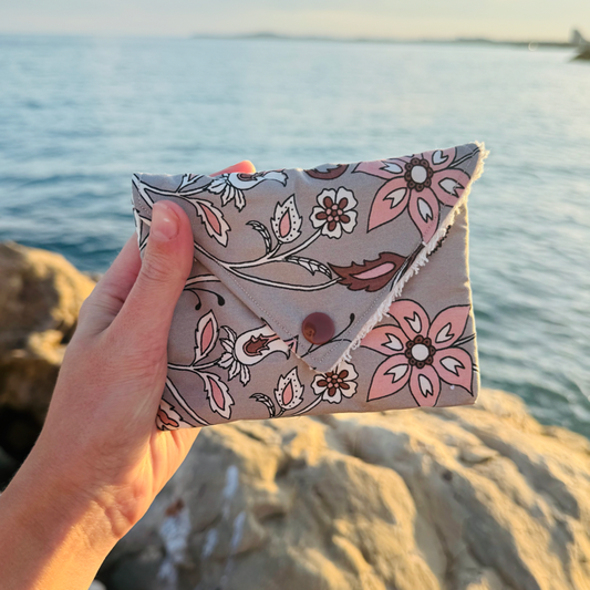 Pochette savon fleur gris