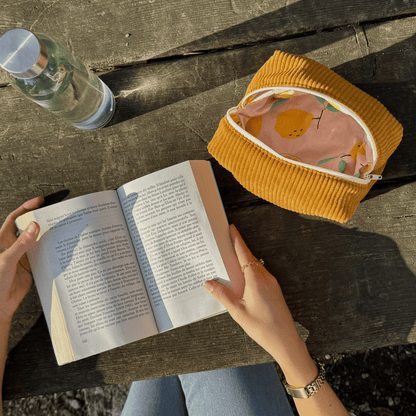 Trousse velours jaune